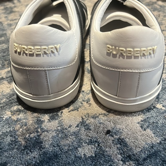 Women’s Burberry shoes - Picture 2 of 6